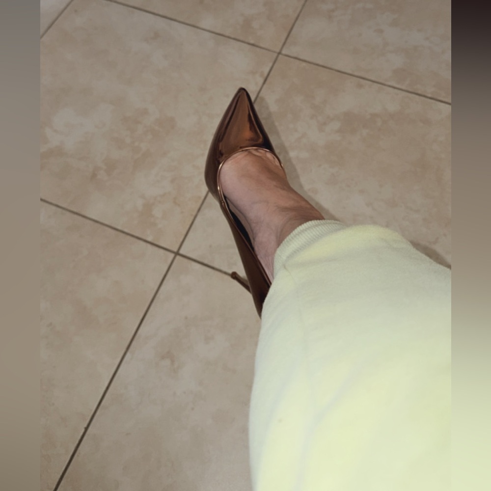 Heels/Pumps - Picture 5 of 6